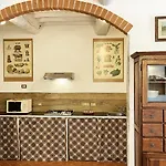 Appartamento Con Piscina E Giardino A Siena